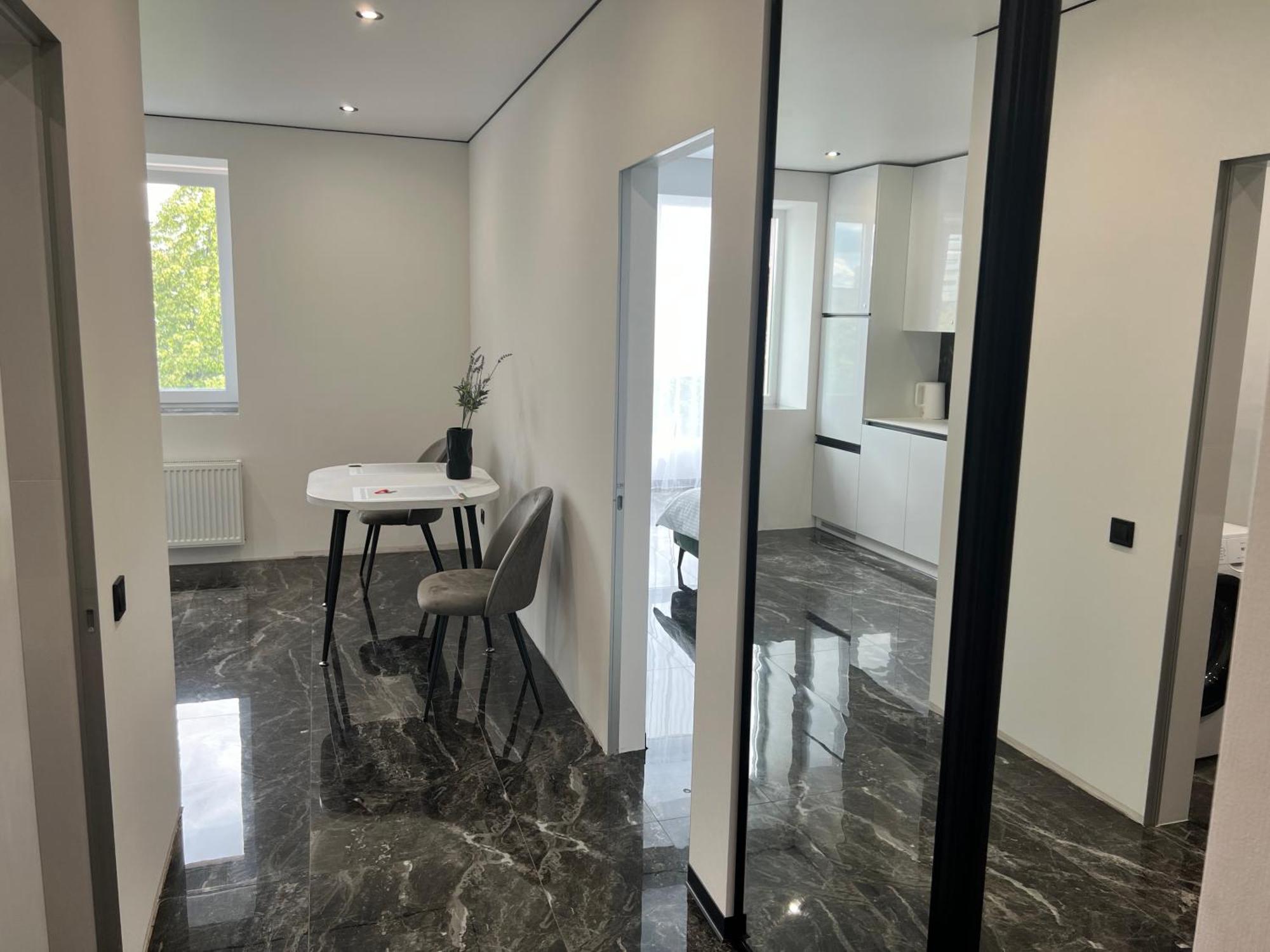 Люкс Апартаменти В Жкарена Та Жк Great House Rivne Exterior foto